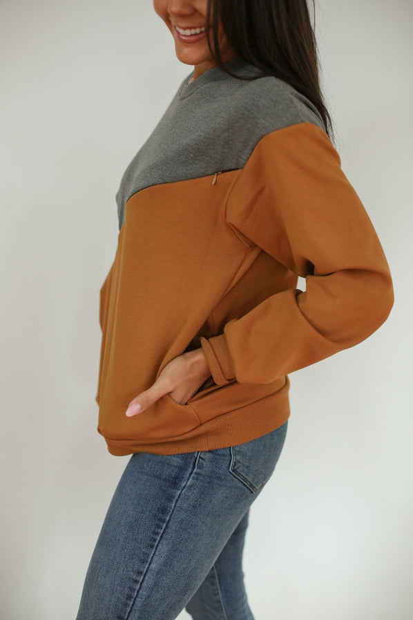 Crewneck Diagonal Zip Breastfeeding Sweatshirt - Movemama Apparel
