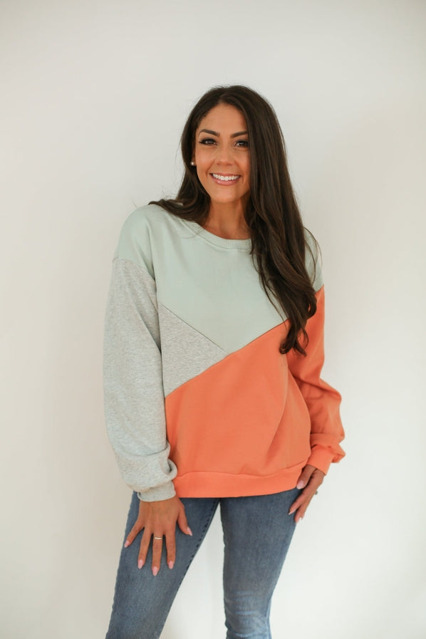 Crewneck Diagonal Zip Breastfeeding Sweatshirt - Movemama Apparel