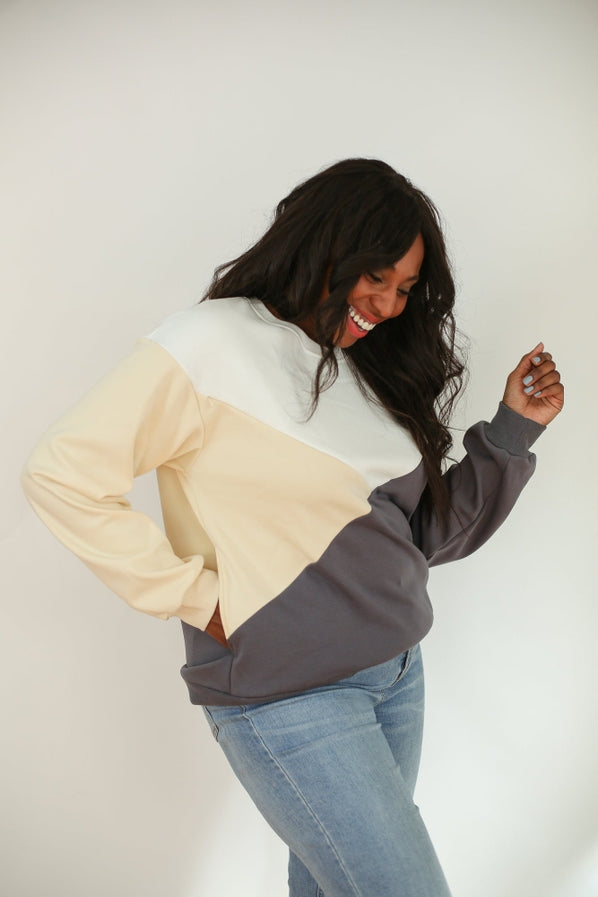 Crewneck Diagonal Zip Breastfeeding Sweatshirt - Movemama Apparel